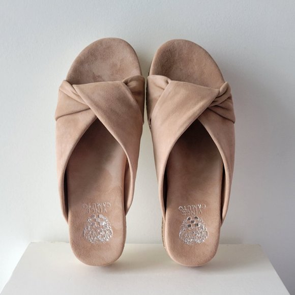 Vince Camuto Shoes - $89 *NEW* (8.5) VINCE CAMUTO RAREDEN Flatform Slides
